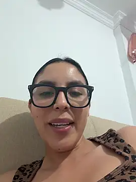 _miaquevedo_n Live chat-huone