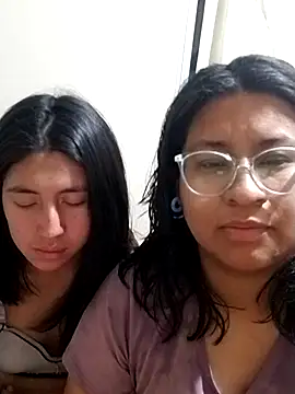 sarah12333 Adlı Modelin Canlı Sohbet Odası