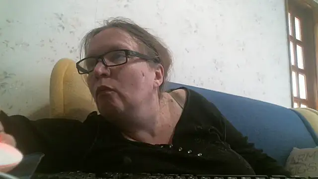 Isolda25 élő chatszobája