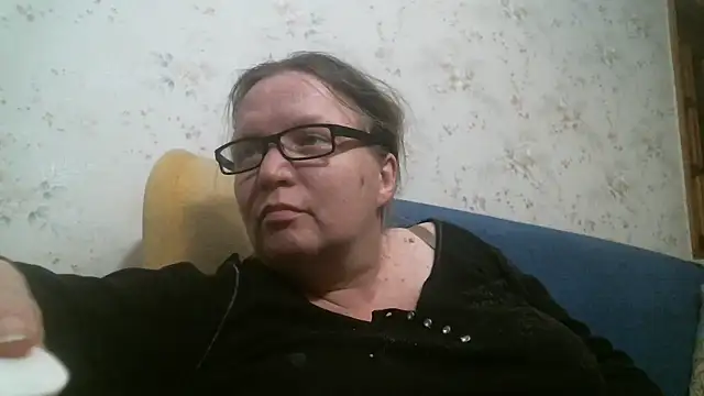 Isolda25 live-chat rom