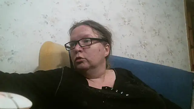 Isolda25 live-chat rom