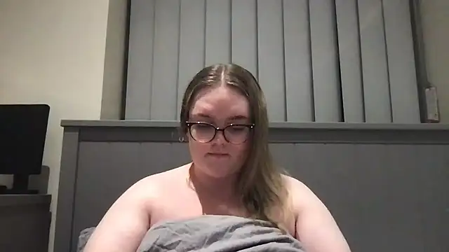 honeyyy24's Live Chat Room