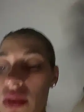 חדר צ'אט בשידור חי של Bellalolahot