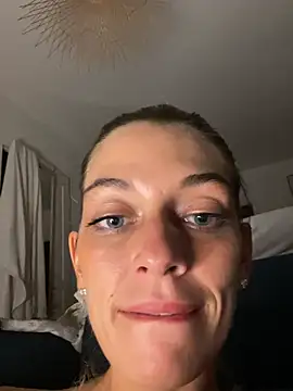 Živá chatovací místnost Bellalolahot