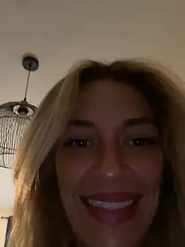 Bellalolahot Live chatroom