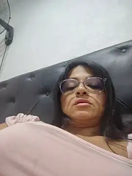 _Linda_88 Adlı Modelin Canlı Sohbet Odası