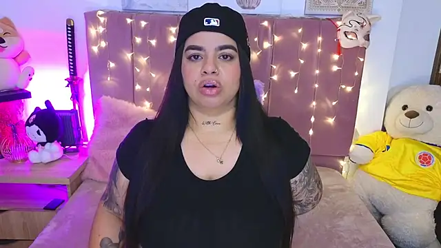 MiahJoness' Live Chat Room