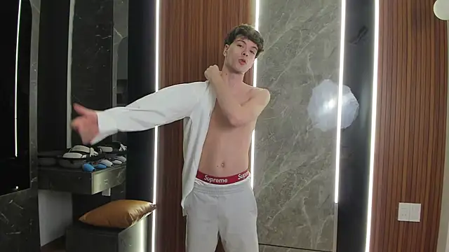 Seks show uživo modela calvin_love_you na kameri