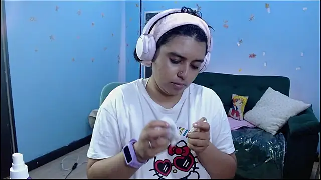 X_CHERRY_XX Adlı Modelin Canlı Sohbet Odası
