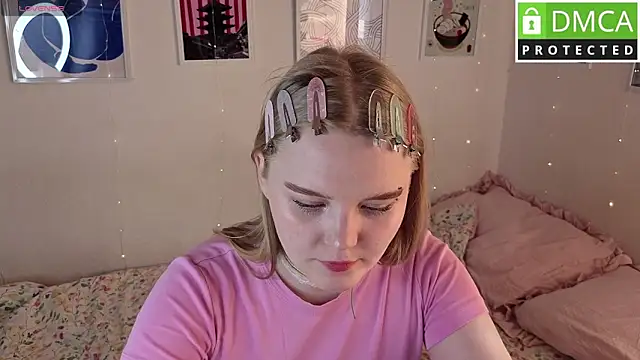 Essie_Fanning Adlı Modelin Canlı Sohbet Odası
