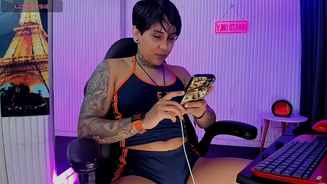 ZhoeStrong's Live Chat Room