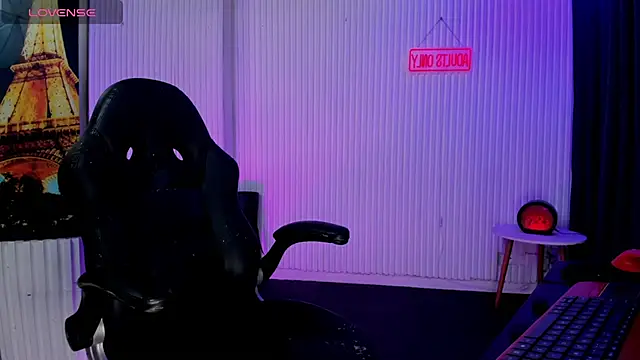 ZhoeStrong élő chatszobája