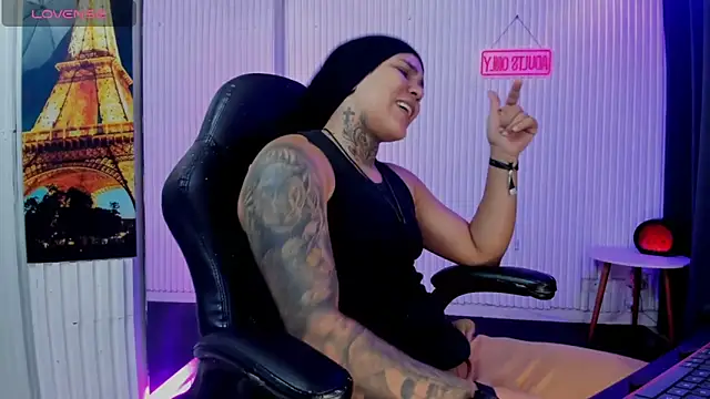 ZhoeStrong Live chatroom