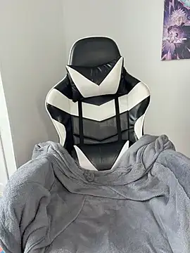 Živá chatovací místnost EemaHaruki