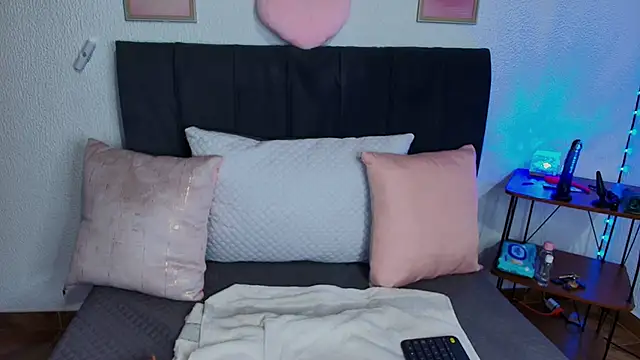 lucyfer_111's Live Chat Room