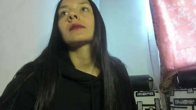 Nathaly_love96 Adlı Modelin Canlı Sohbet Odası