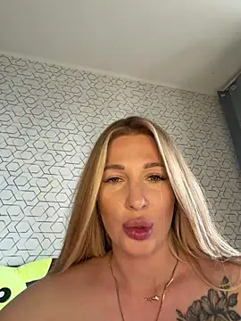 Tatti-Go's Live Chat Room