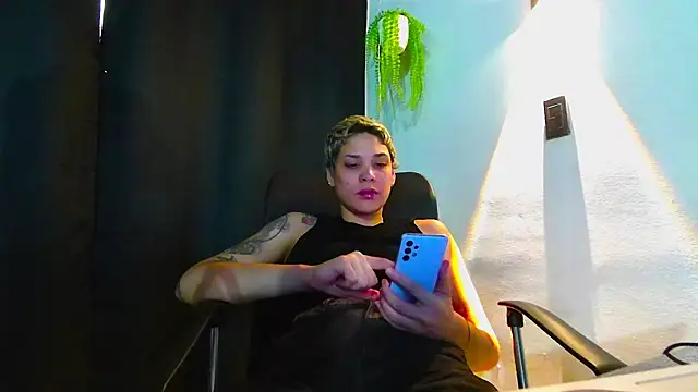 Sala de chat ao vivo de Charlee_pink