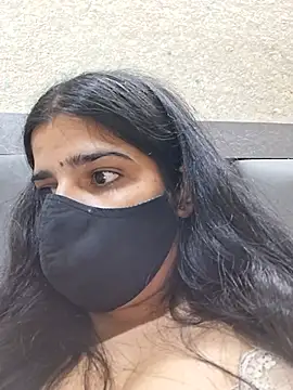 Anllela_Sagraa – Naživo chatovacia miestnosť