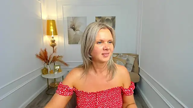 AgathaKlouin's Live Chat Room