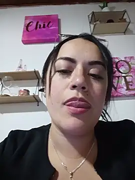 Lesly_10- live-chat rom