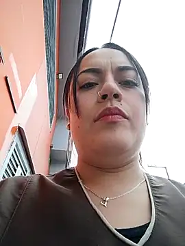Lesly_10- Adlı Modelin Canlı Sohbet Odası