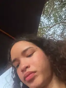 חדר צ'אט בשידור חי של kathott