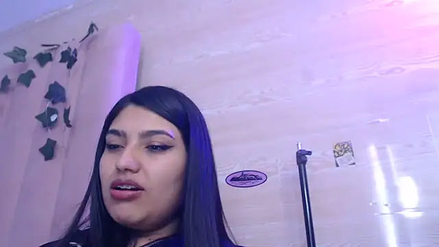 SarahStones Adlı Modelin Canlı Sohbet Odası