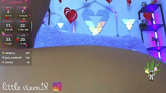 غرفة دردشة littlevixen18 المباشرة