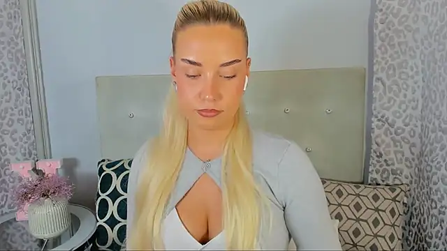غرفة دردشة KristyHoney المباشرة