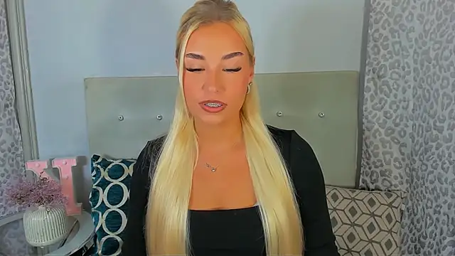 חדר צ'אט בשידור חי של KristyHoney