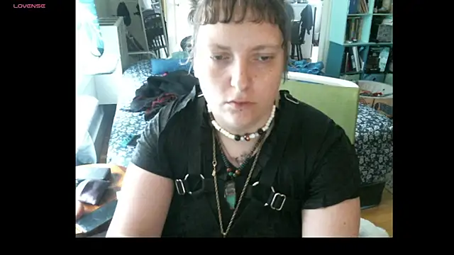 lover_bee2023 Adlı Modelin Canlı Sohbet Odası