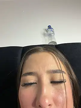 Chat soba uživo modela _Luuna