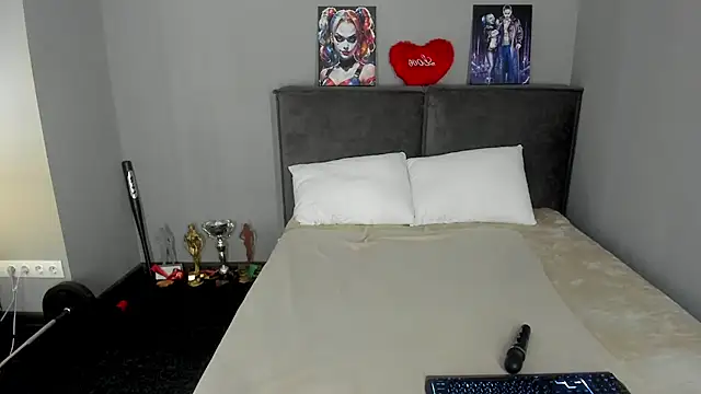 Živá chatovací místnost MuscleXXXBarbie