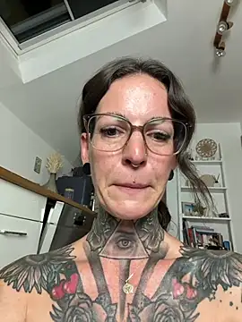 חדר צ'אט בשידור חי של BrownieyQueen