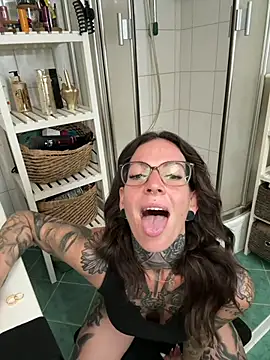 غرفة دردشة BrownieyQueen المباشرة