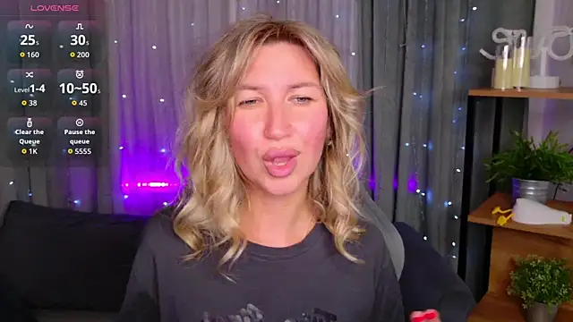 MilaBott's Live Chat Room