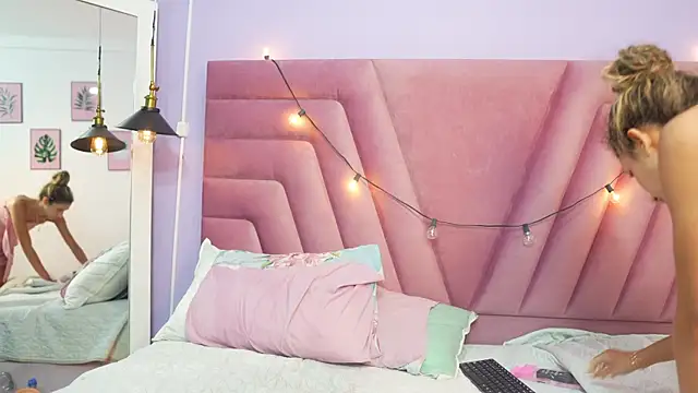 Beautifulskinny18's Live Chat Room