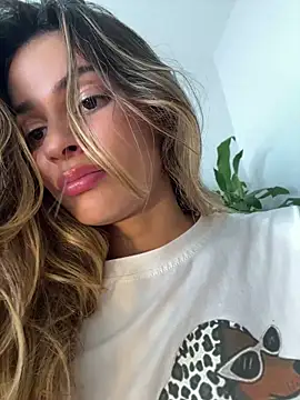 cuteluci_ – live chatrum