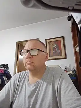 AmateurHotCoupleSix Live chatroom