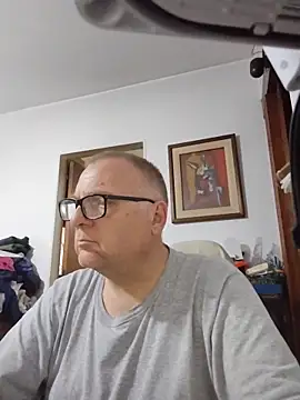 Sala de chat en directo de AmateurHotCoupleSix