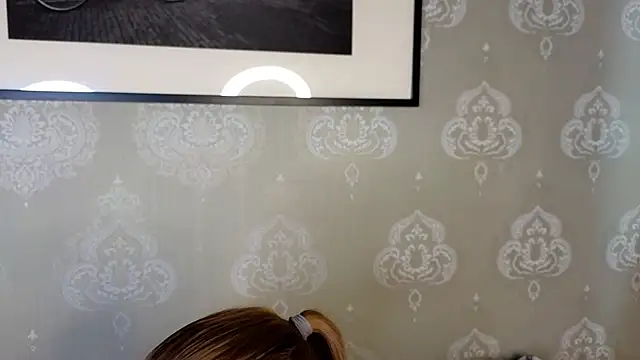 AnneFoxy's Live Chat Room