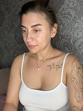 SweetGirl1-'s Live Chat Room