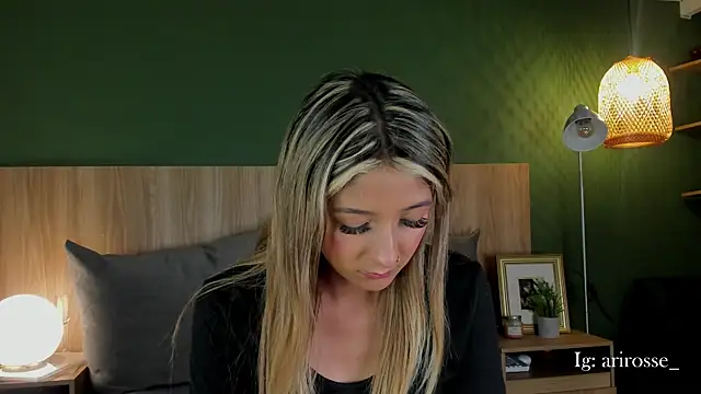Pokój czatu na żywo – ariana_rosse__