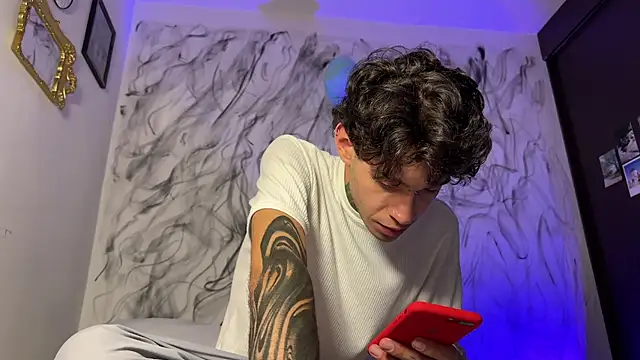 Arteemiiis' Live Chat Room