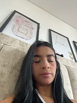 Laura_fernandezII – live chatrum