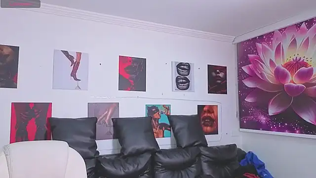 Živá chatovací místnost _sharlotte777