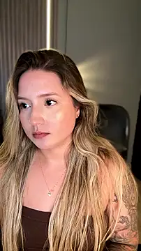 Chat soba uživo modela MiaPetit_