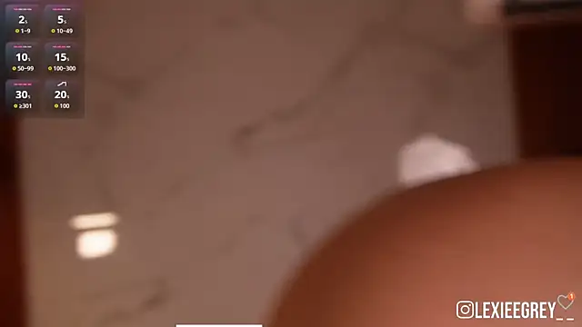 חדר צ'אט בשידור חי של lexiee_grey_