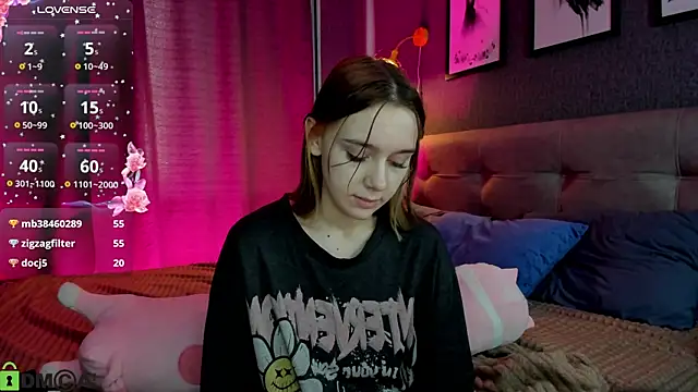 Lesi_Moonie01 Adlı Modelin Canlı Sohbet Odası